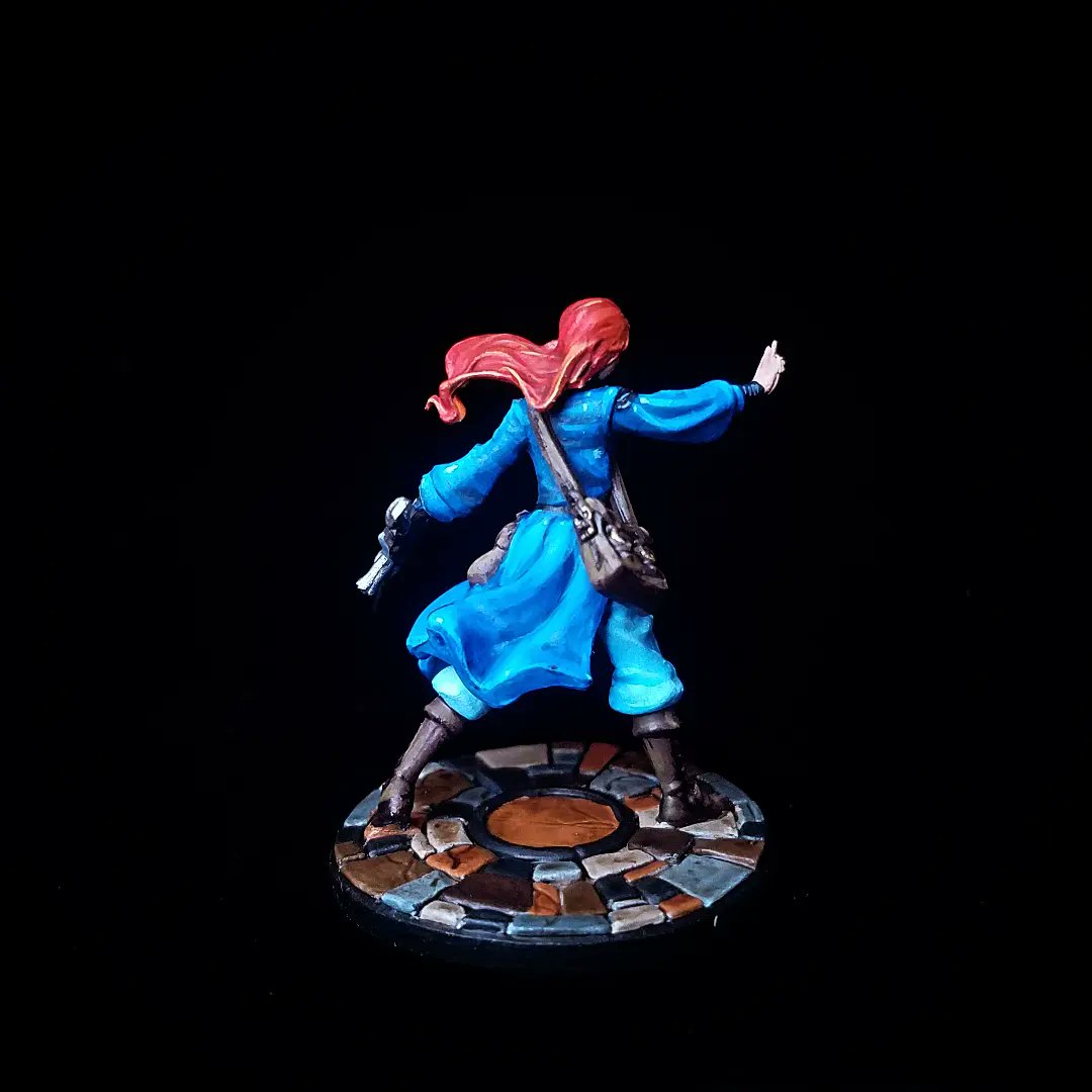Shallan Davar from the Stormlight Archive 35mm miniatures by Brotherwise Games and Brandon Sanderson. #stormlightarchive #miniaturepainting #brotherwisegames #dragonsteelbooks #stormlight #brandonsanderson #kaladin #shallan #shatteredplains #cosmere #roshar #greenstuffworld