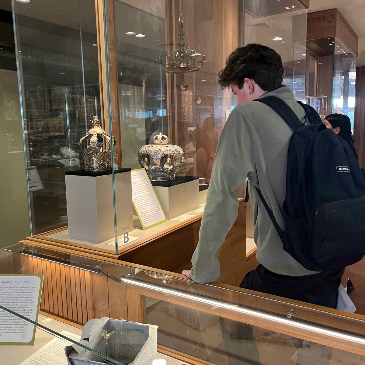 magnes's tweet photo. Throughout this week, close to 200 students from Professor Duncan MacRae's @BerkeleyDAGRS class "Introduction to Ancient Rome" stopped by #TheMagnes to view the ancient and replica coins in the current exhibition #TimeCapsules.

@UCBLettersSci @UCBerkeley https://t.co/oLO1spD6Li
