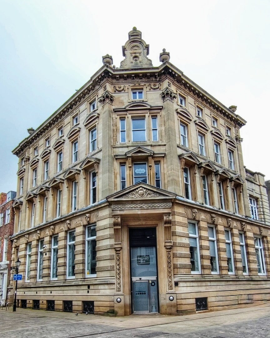 The imposing former Midland Bank on Whitefriargate. Now a Gin Bar / Distillery. #hull #yorkshire #travel #architecture