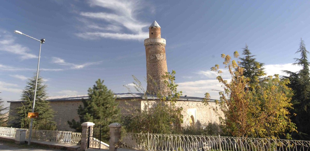 Kadir Gecemiz Mübarek Olsun. İslam Alemine, Milletimize ve Tüm İnsanlığa Hayırlar Getirsin. #KadirGecesi Fotoğraf: Elazığ Harput Ulu Cami, 1156.