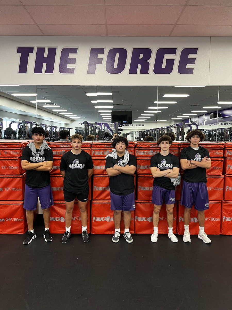 The Iron Knights have returned from Spring Break! Nice work by our “Iron Knights” of the week for our 2nd hour Football Class. From Left to Right: Sophomores Danny Velasquez, Cody Tibbott, Diego Bonilla, Rowan Chamberlain & TJ Gallahar. Keep up the strong work! 💪🏻 Go KNIGHTS!!!