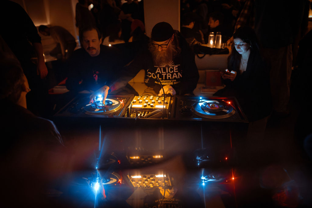 What a night, NYC.

Big thank you to everyone who joined us at Public Records for an incredible evening. Special shoutout to the artists, our partners, and our teams whose work &amp; collaboration made this night so special. 
@hntlabs @ourZORA <a href="/LensProtocol/">Lens</a> <a href="/FWBtweets/">Friends With Benefits</a> @Orb_Club