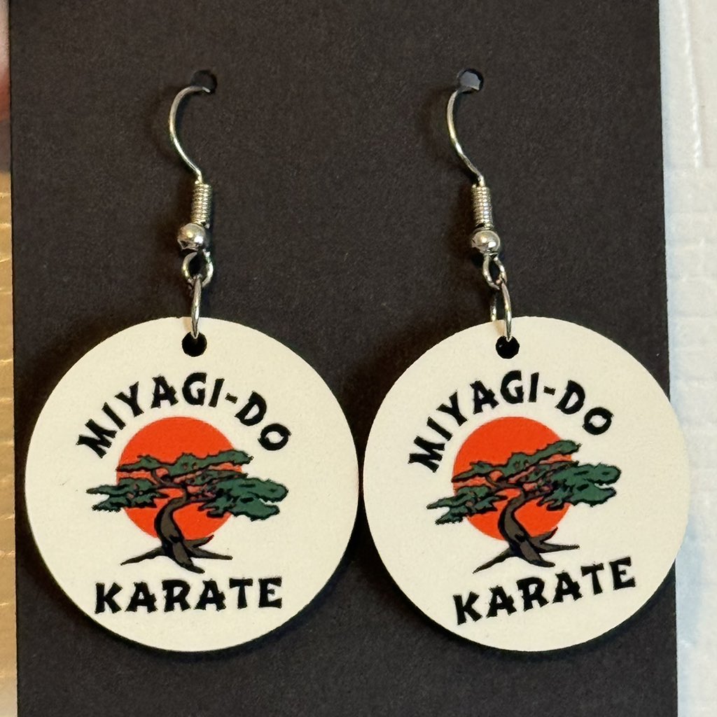 Get yours today! #Etsy #KarateKid #Karate #MiyagiDo #Miyagi #MiyagiDoKarate #CobraKai #Eaglefang #earrings #Forsale #Etsyshop #Sublimation #Gifts #Birthdaygift #GiftIdeas #Mothersday 

ranneyco.etsy.com/listing/168637…