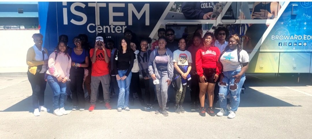 TTRich242's tweet photo. Highschool students from @Lauderhill612 attended a Cybersecurity Workshop @BrowardCollege.  Received access to Cloud Practitioner training &amp;vouchers for industry certification.  Sponsors The National Science Foundation - Cybertech ATE, FIU Applied Research Center &amp; BC-CSIT. https://t.co/QvOh90t52o