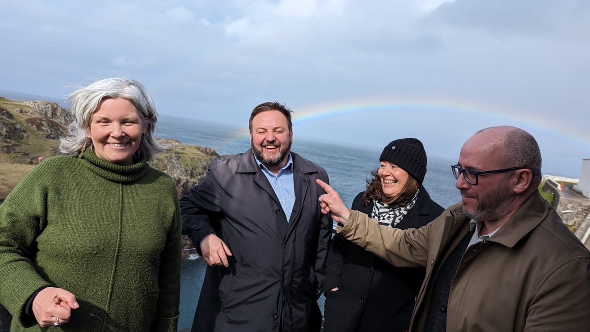 Even the rainbow came out for us on our campaign trail today ⁦@fanadlighthouse⁩ with ⁦@MacManusChris⁩MEP and @Pádraig Mac Lochlainn TD.