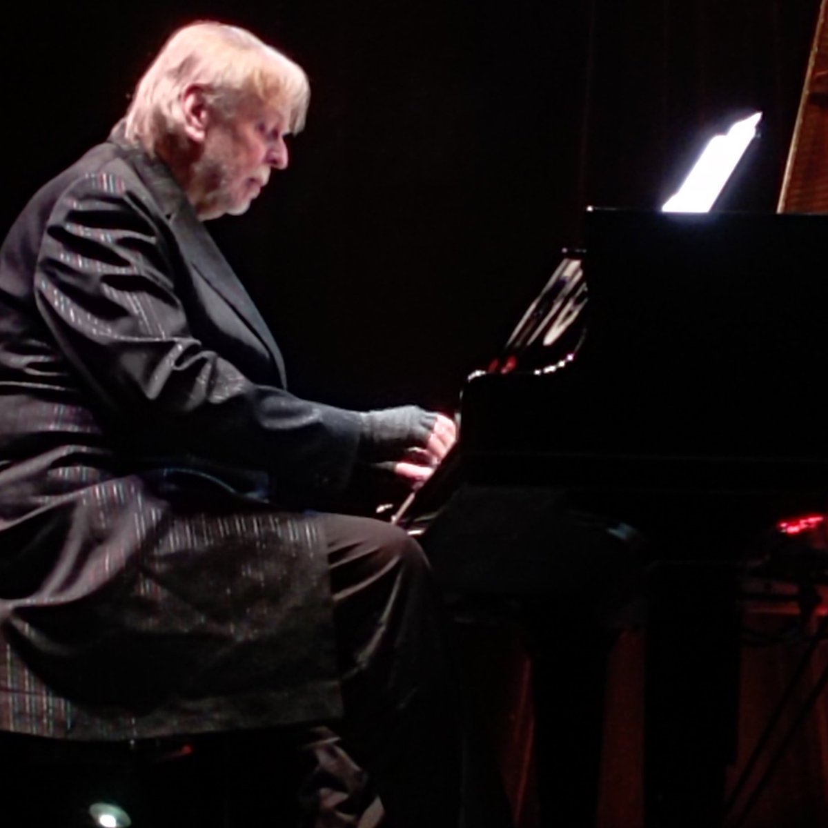 memowakeman's tweet image. #ConcertReport 
Rick Wakeman (@GrumpyOldRick) at Mexico City.

A very special night, to see him performing in #CDMX was not a fantasy anymore. 🖤

Ready my review here: bit.ly/RWCdmx

#TheRocktologist #RickWakeman #KeyboardWizard