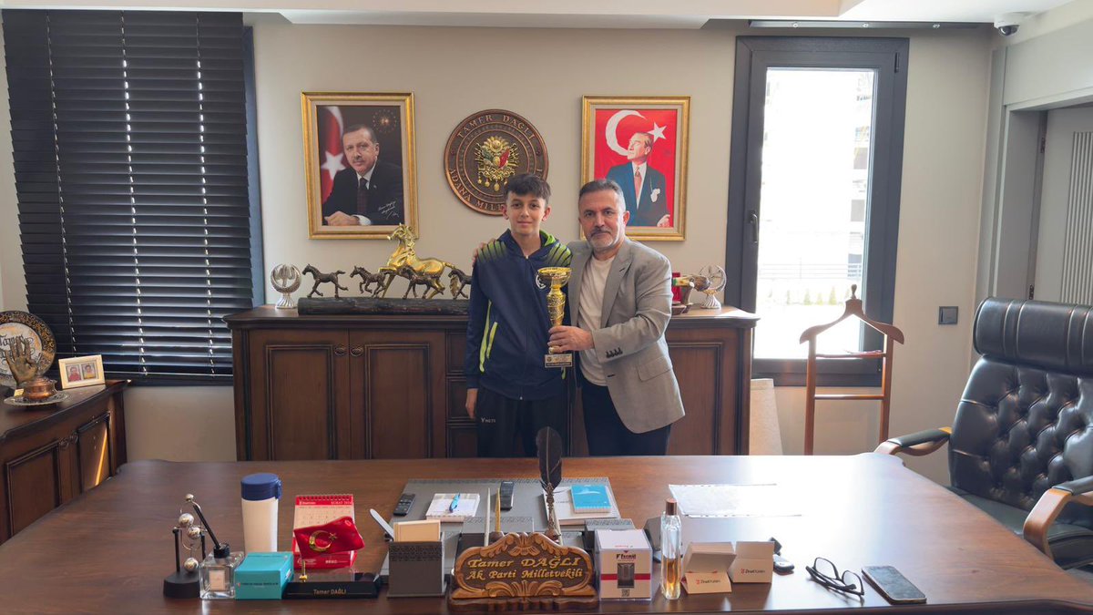 U 13 Kategorisinde 5. kez Masa Tenisi Türkiye Şampiyonu olan Milli Sporcumuz Görkem Öçal ve antrenörü babası Görkem Öçal’a nazik ziyaretleri için teşekkür ediyorum. Genç sporcumuza gönülden başarılar diliyorum.