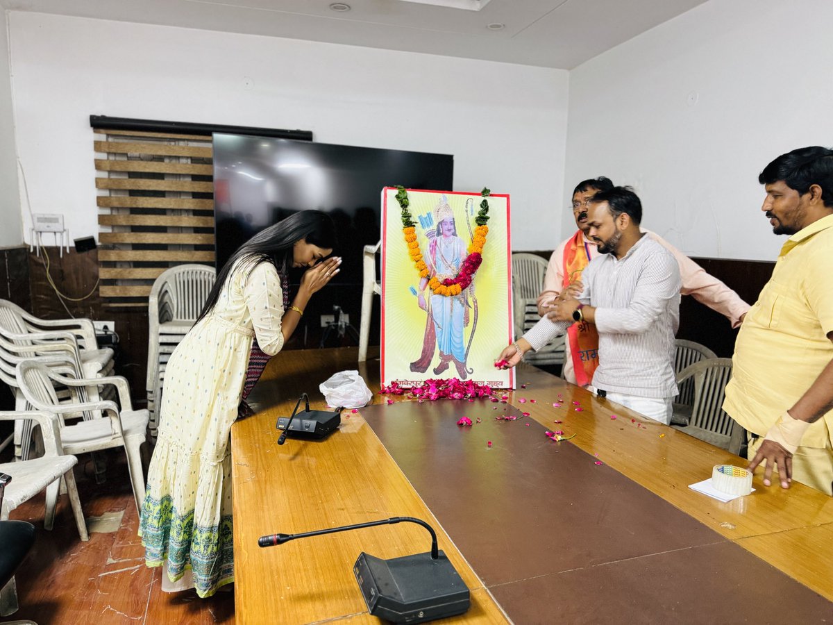 Dminjmishra's tweet photo. आज भाजपा दिल्ली प्रदेश कार्यालय  में अनुसूचित जनजाति मोर्चा की आगामी लोकसभा चुनाव 2024 हेतु बैठक ली।

इस बैठक में आगामी कार्यक्रमों एवं बहुत से महत्वपूर्ण बिंदुओं पर विस्तार में चर्चा की।

इस बैठक में सभी जिला अध्यक्ष उपस्थित रहे।

#AbkiBaar400Paar 
#PhirEkBaarModiSarkar https://t.co/lFXRLAFcd4