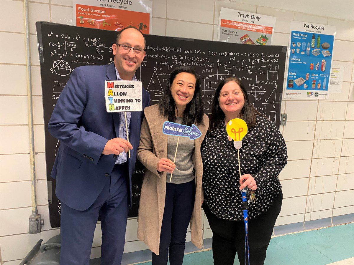 What an amazing turnout for the Math Madness event at PS 20 this week! Another great idea by the superintendent, his staff and teachers in @NYCSchoolsD25 to engage our school families and make learning fun.