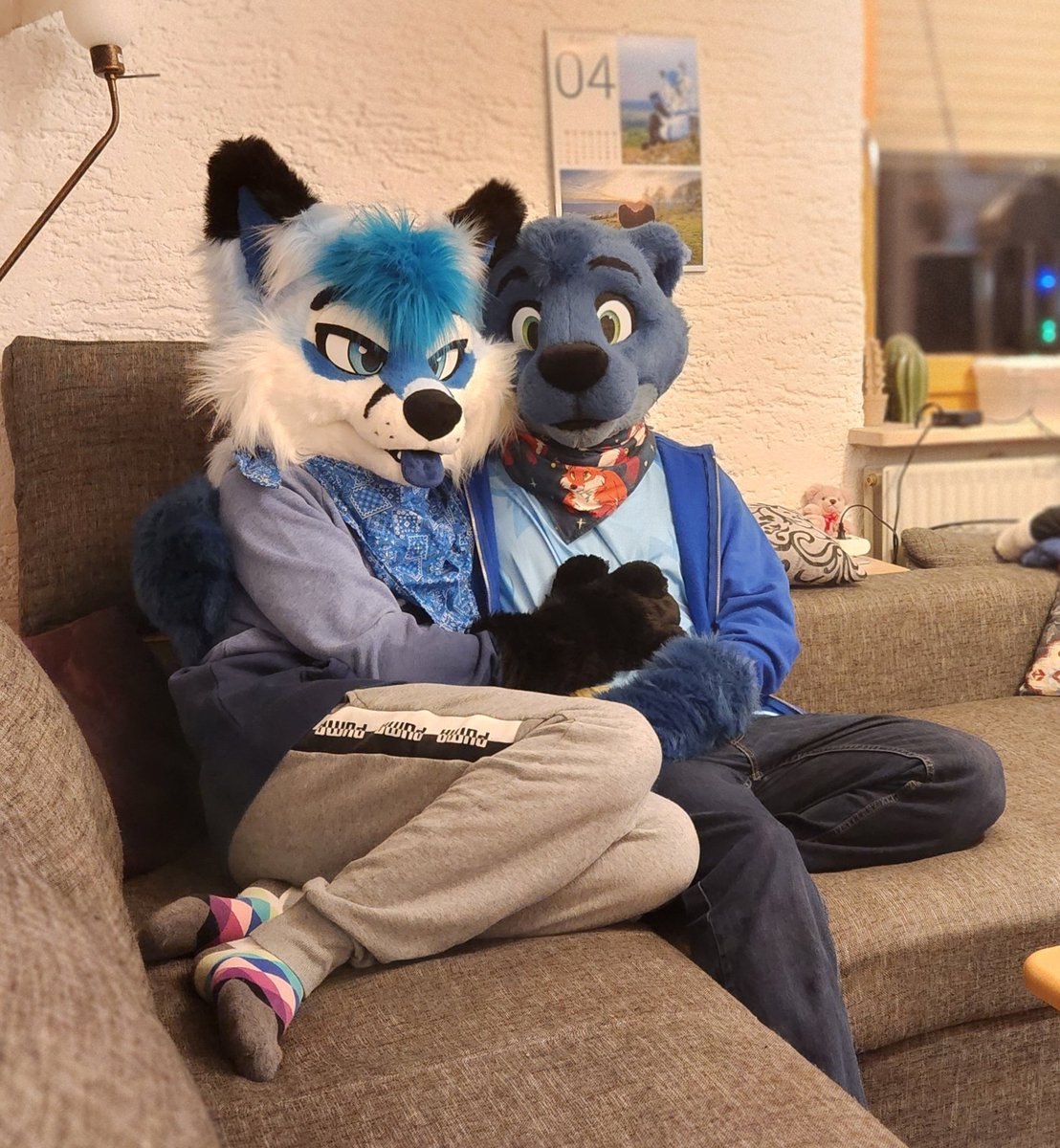 Got caught by an cute otter 💙💙

#FursuitFriday