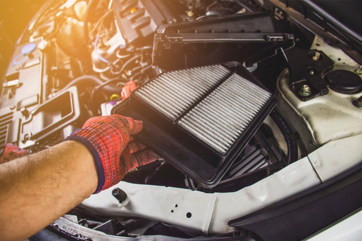 Don't let summer pollen affect your cabin air quality! Schedule an air filter replacement appointment today. Dial +1 562-381-2723 or +1 562-923-8283. #AirFilterReplacement #CabinAirQuality #BookNow #velascoautocaredowney