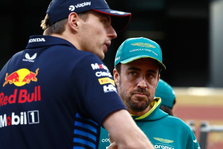 #Verstappen, sobre Alonso: 'Sería raro contratar a un piloto de 43 años'. Escozor 'made in Max' en una semana en la que hemos conocido que 'El Clan' se está enterando por Briatore y no por #Horner del contenido de las conversaciones que han venido manteniendo.