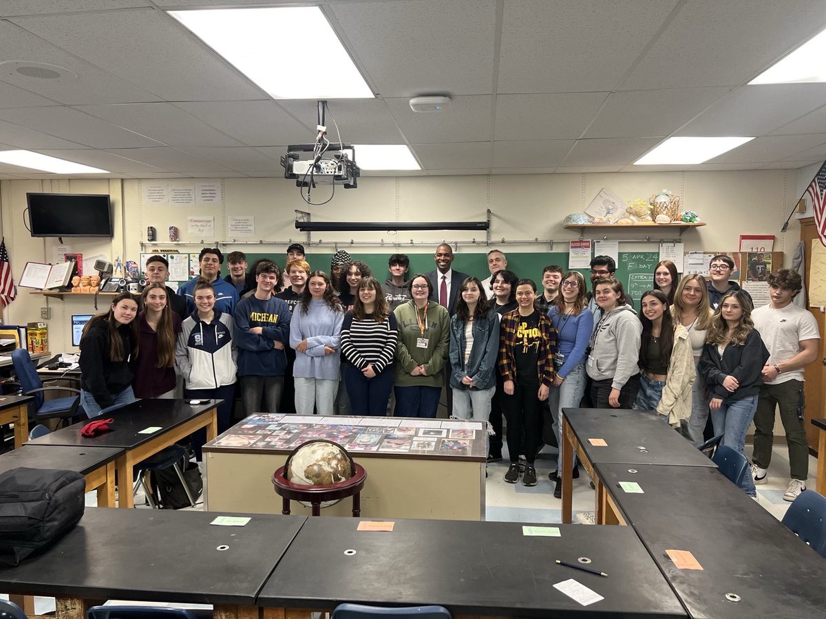 Great afternoon at Saugerties High School speaking with the AP Government and Politics class. Always inspiring to connect with students who are already civically engaged and eager to make the world a better place.