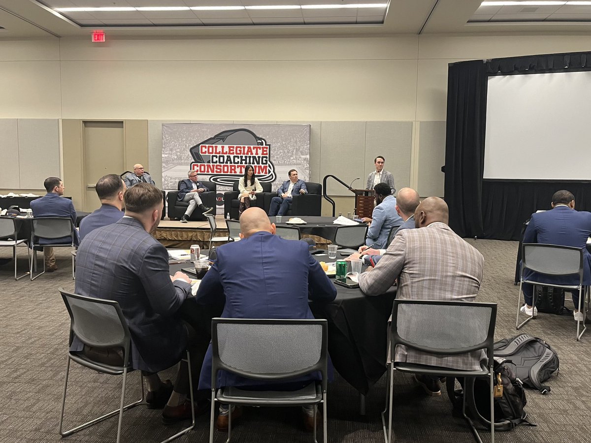 👏 Special opportunity for @NicoYantko to represent Murray State Athletics and speak on a panel @NABC1927 Convention with other industry leaders and college basketball coaches!

#GoRacers🏇 | #NABCconv