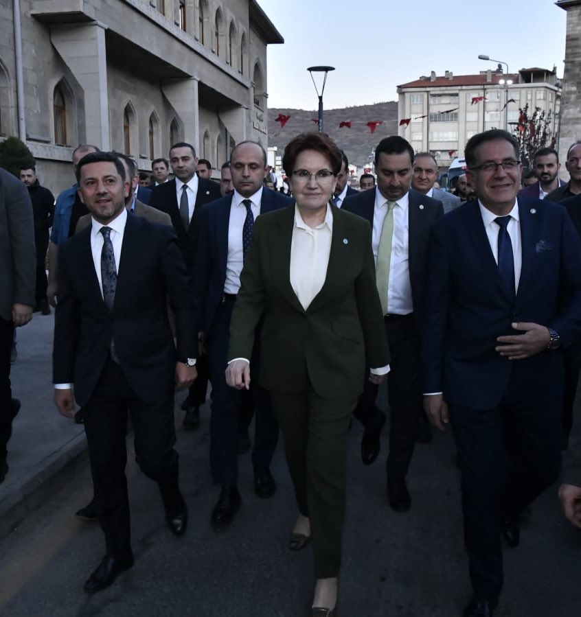 Meral Akşener 

Sonuna Kadar seninle.

@esmabekar2 @2727mmg2727 @zorlu77