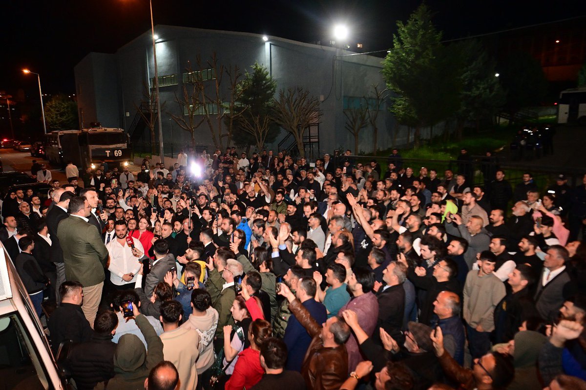 Arnavutköy İlçe Seçim Kurulu’ndayız. Arnavutköy, Pendik, Fatih, Zeytinburnu, Bahçelievler ve Ümraniye’de itirazlarımız ilçe ve il seçim kurullarında reddedildi. Bugün itibarıyla YSK’ya altı ilçemizle ilgili itirazlarımızı gerçekleştirdik. Gaziosmanpaşa’da olduğu gibi bizim…