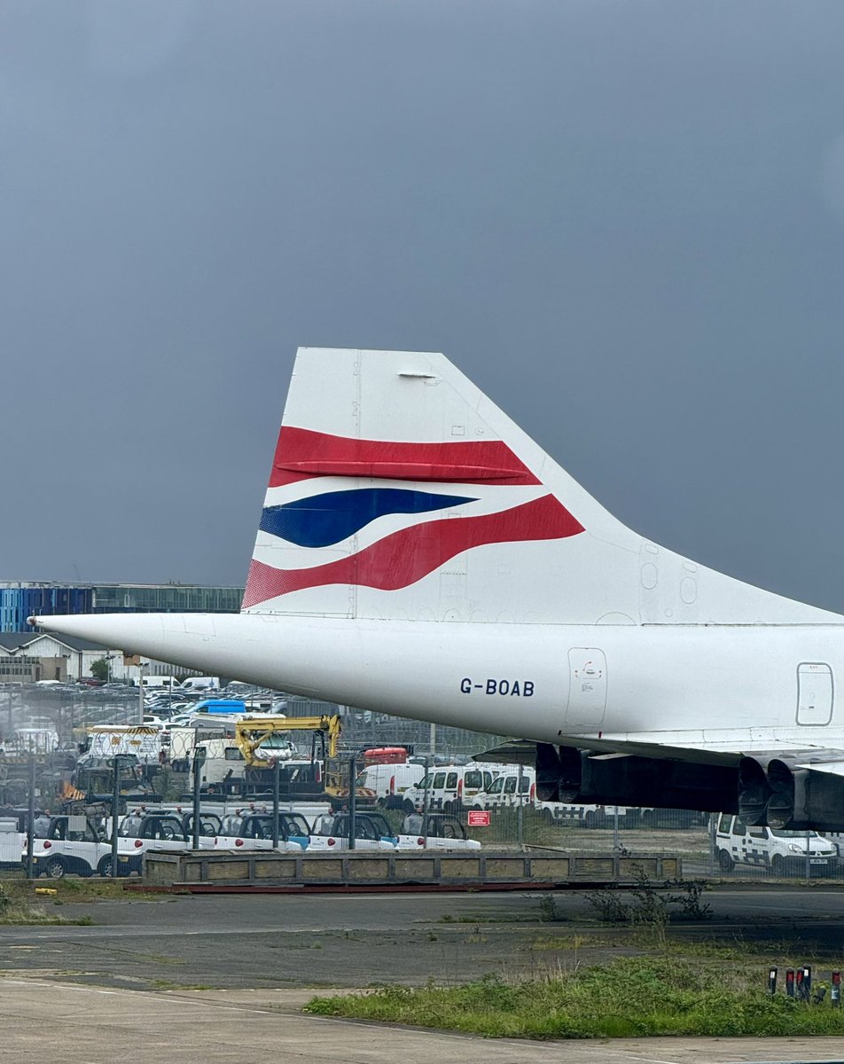 benlorduk's tweet photo. In all the years I’ve flown out of @HeathrowAirport this is the closest I’ve come to @British_Airways #Concorde G-BOAB “Alpha Bravo” that last flew on 15 August 2000 and has remained parked up airside at Heathrow ever since.

Here’s hoping she gets a proper parking spot one day! https://t.co/ZgWH5cZ37l