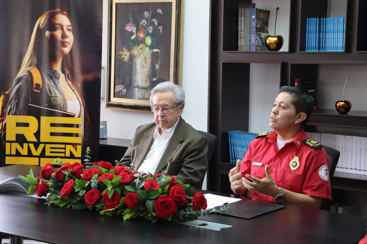 UIDE's tweet photo. La #UIDEpoweredbyASU celebró la firma de un convenio 📝 junto a @BomberosQuito para fortalecer su desarrollo académico y profesional en Gestión de Riesgos de Desastres.
Esta es una oportunidad para unir fuerzas 🤝 en beneficio de toda la comunidad. https://t.co/dguhXg5Q6E