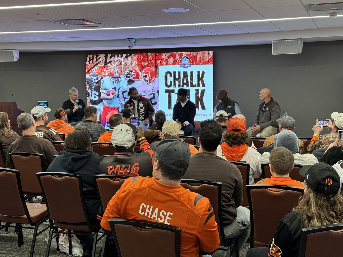 EricMetcalf21's tweet photo. Q&amp;A at the @ProFootballHOF https://t.co/0aTmSFn9P7