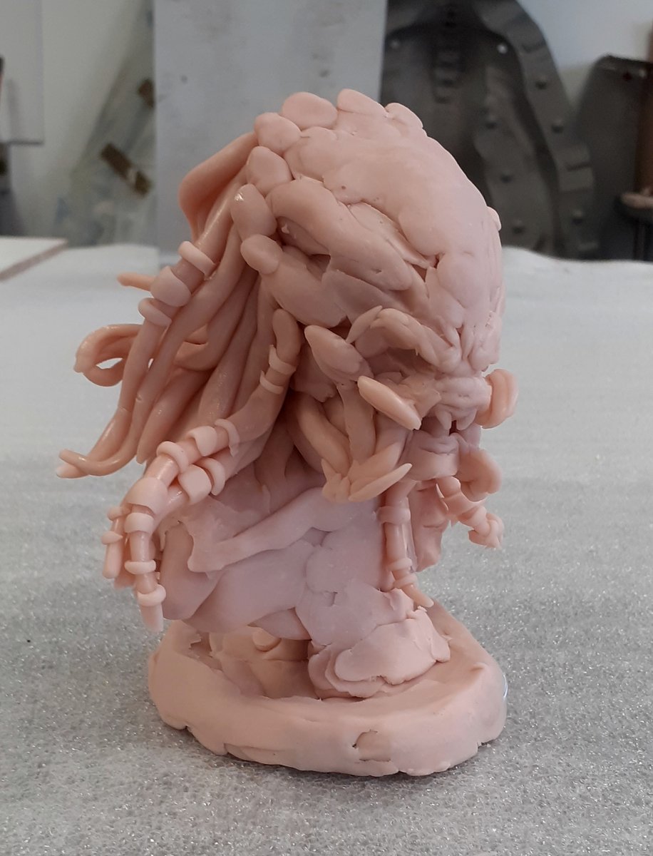 FxHuetArt's tweet photo. Continuing the elder predator maquette (15cm tall) in Metamorphoses (Make-Up & SFX) studios.
From Stan Winston School of Character Arts concepts and from the predator2 movie predator concept.
No tools.
#predator #stanwinstonstudio #maquette #armaturewire #notools https://t.co/DP2hA15hee