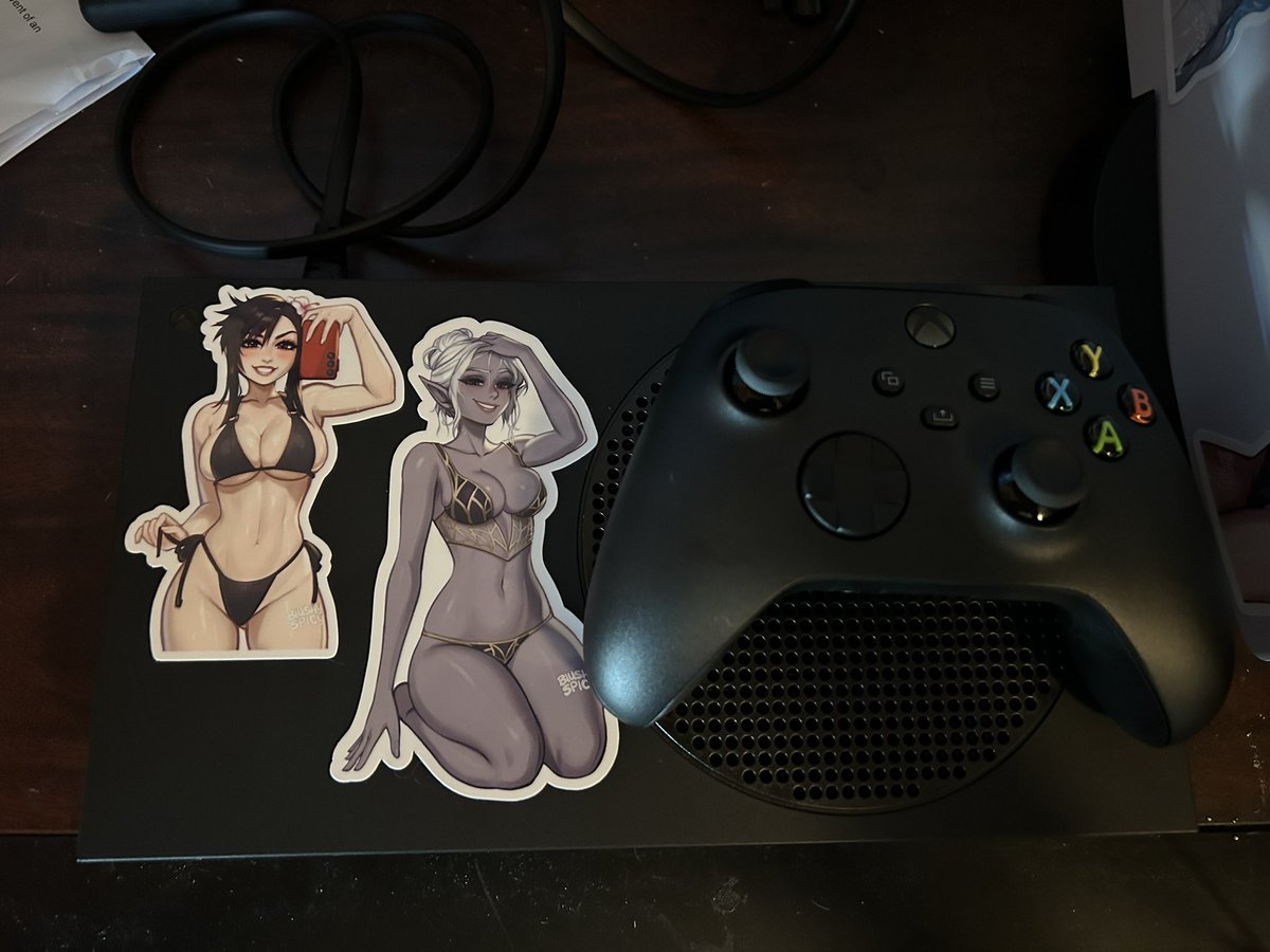 @BlushySpicy new xbox, new stickers, of course i had to 💕