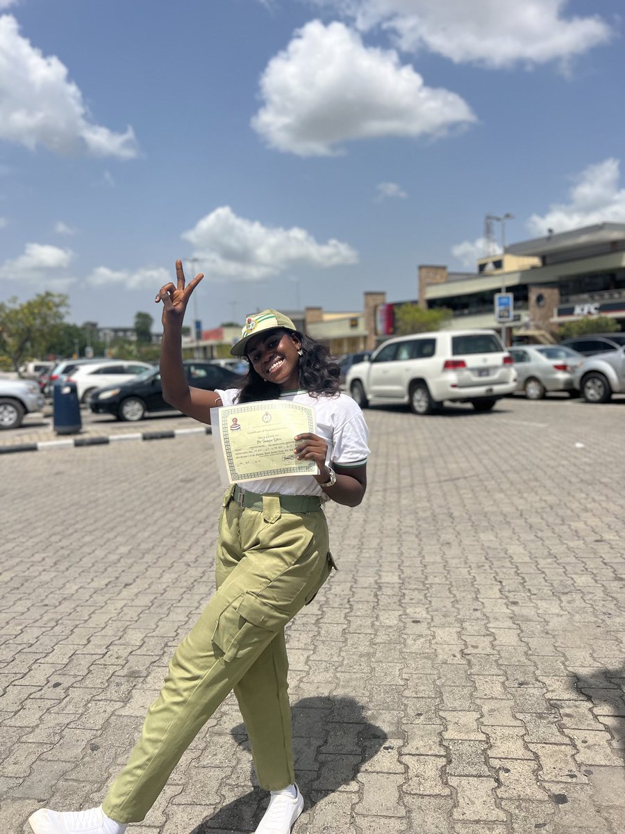 teminii__'s tweet photo. It’s a wrap❤️💃

#NYSC #pop #service #passingoutparade https://t.co/wQ9cyIaMqK