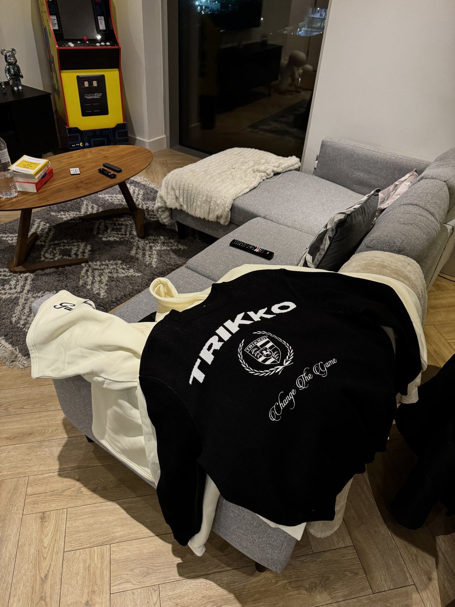 trikkobrand's tweet image. 160£ KNITWEAR.

MAJESTIC ONE.

HEAVYWEIGHT &amp;amp; EMBROIDERY LOGOS.

FOR EVERY RETWEET, PRICE GOES DOWN 1£.

100RT MEANS 100£ SALE.

ALL YOURS.

GAMECHANGERS.