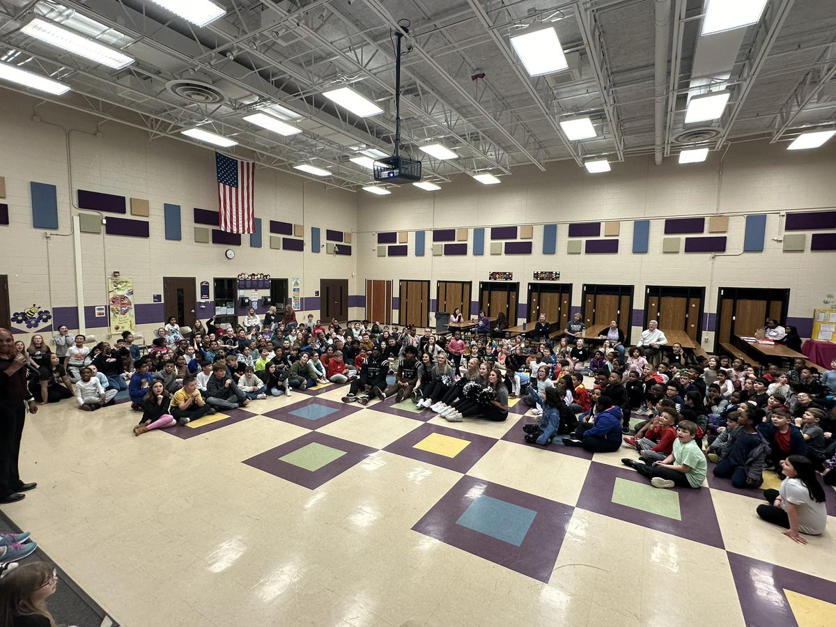 PHSN_Cheer's tweet image. Pick North Senior cheerleaders got to join Violet Elementary Pep Rally to get students excited for State testing next week 🌸🐾@PNAthletics