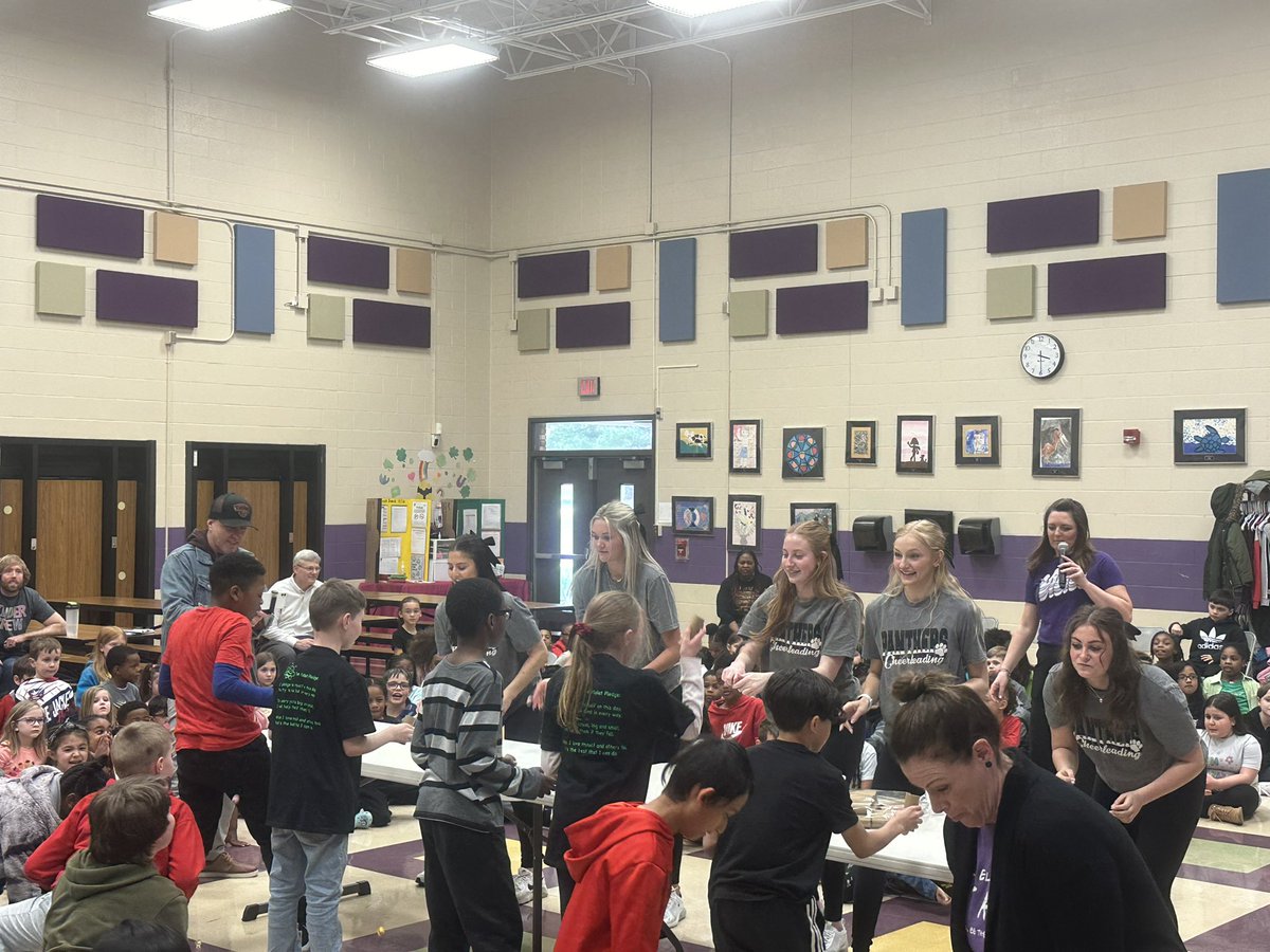 PHSN_Cheer's tweet image. Pick North Senior cheerleaders got to join Violet Elementary Pep Rally to get students excited for State testing next week 🌸🐾@PNAthletics