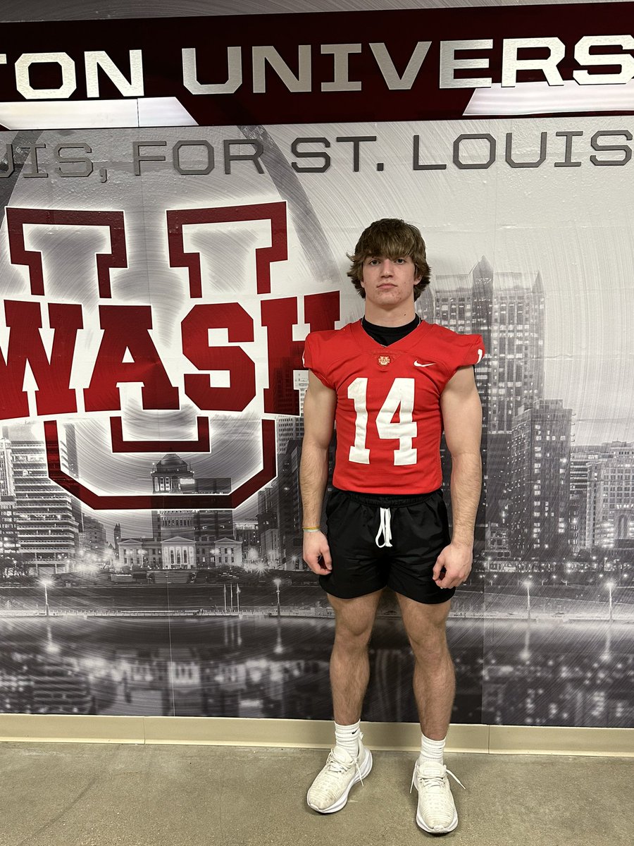 I had an amazing time at <a href="/washufootball/">WashU Football</a> today for Junior Day! Thank you <a href="/MuellerFBCoach/">Scott Mueller</a> and <a href="/BrianPAllen3/">Brian P Allen</a> for the opportunity!
<a href="/CoachAaronKeen/">Aaron Keen</a> <a href="/brickiesfb/">Hobart Football🧱</a>