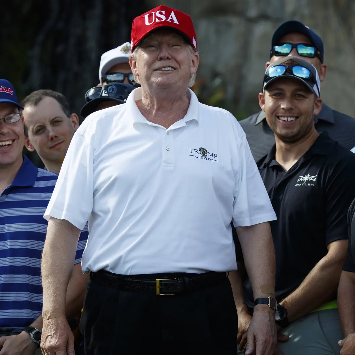 IamButterflySue's tweet photo. Whatever you do, don’t share this with #Loser Donald Trump and don’t retweet it. He will be sad. @BarackObama is better than him at pretty much….everything. #FatDonald https://t.co/E1yL3aKio6
