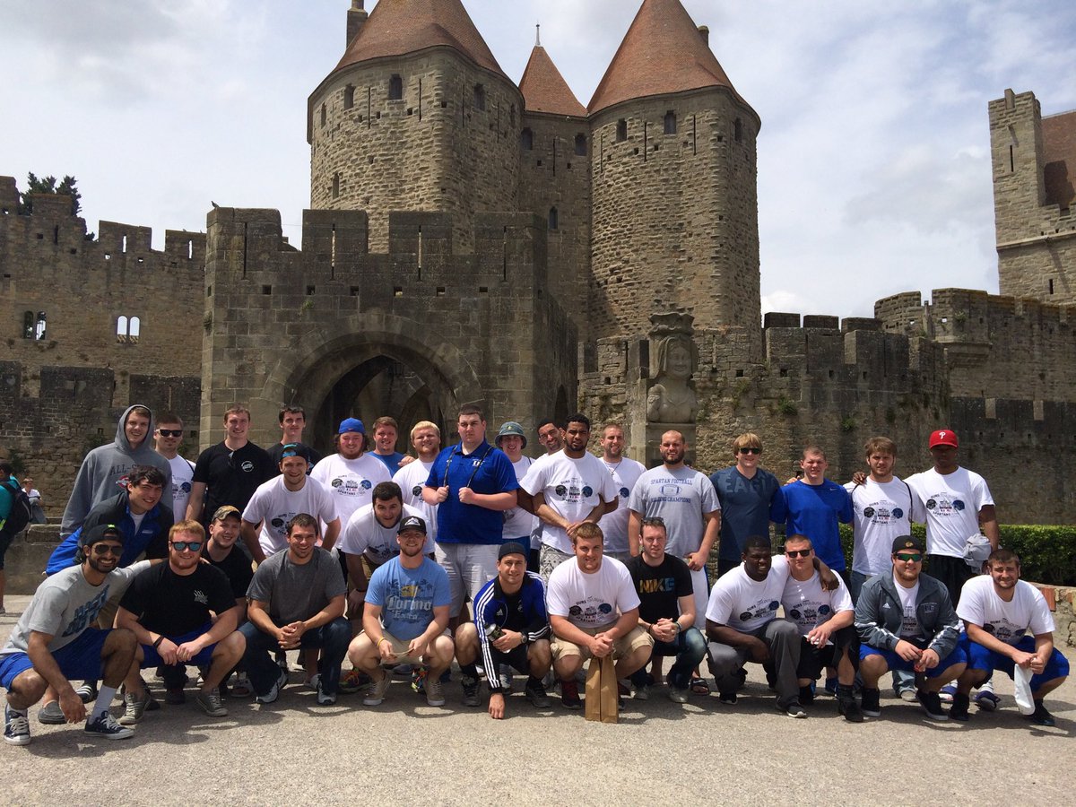 AFW Flashback Friday - Ten years ago this spring the University of Dubuque Football program took the first of a couple overseas education and competition tours with AFW. Their initial adventure took them to Northwest Spain and Southwest France. @DubuqueFootball