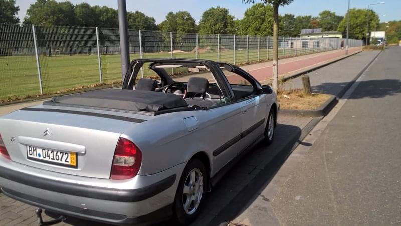 Lescylindrescom's tweet image. Citroën n’a pas commercialisé la C5 C-Airscape ? Pourquoi ne faire vous-même votre C5 C-Tronçonner à la maison ?