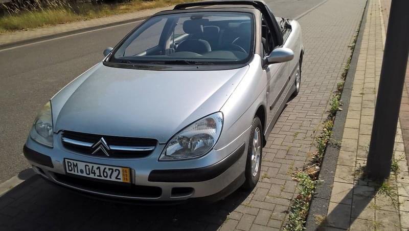 Lescylindrescom's tweet image. Citroën n’a pas commercialisé la C5 C-Airscape ? Pourquoi ne faire vous-même votre C5 C-Tronçonner à la maison ?