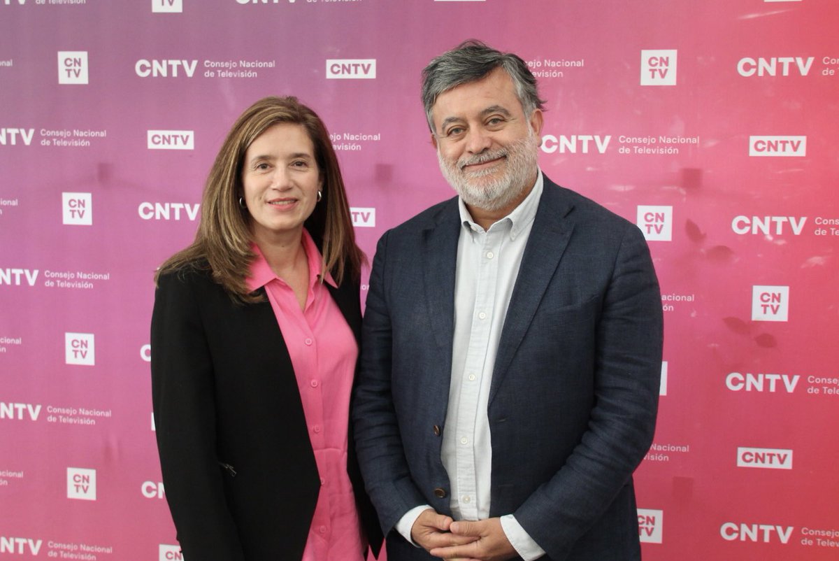 Presidente CNTV @MauricioaMunozg se reúne con la nueva directora de @TVN Susana García para intercambiar visiones sobre los desafíos de la TV chilena y, en particular, revisar algunas temáticas que vinculan a ambas instituciones como la programación @CNTVInfantil en @NTVChile