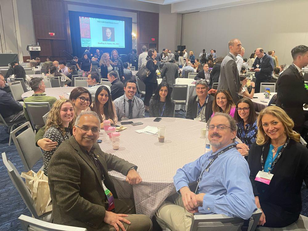 🙏 @AURtweet for a👍meeting! Signing off w/ @YaleRadiology/@YaleRadRes case competition team 📸; one day, we will prevail, but that day was not at #AUR24 😄; many congrats to the winners from @MayoRadiology/@MayoFL_RadRes/@MayoMN_RadRes/@MayoRadiologyAZ - we will return in 2025!