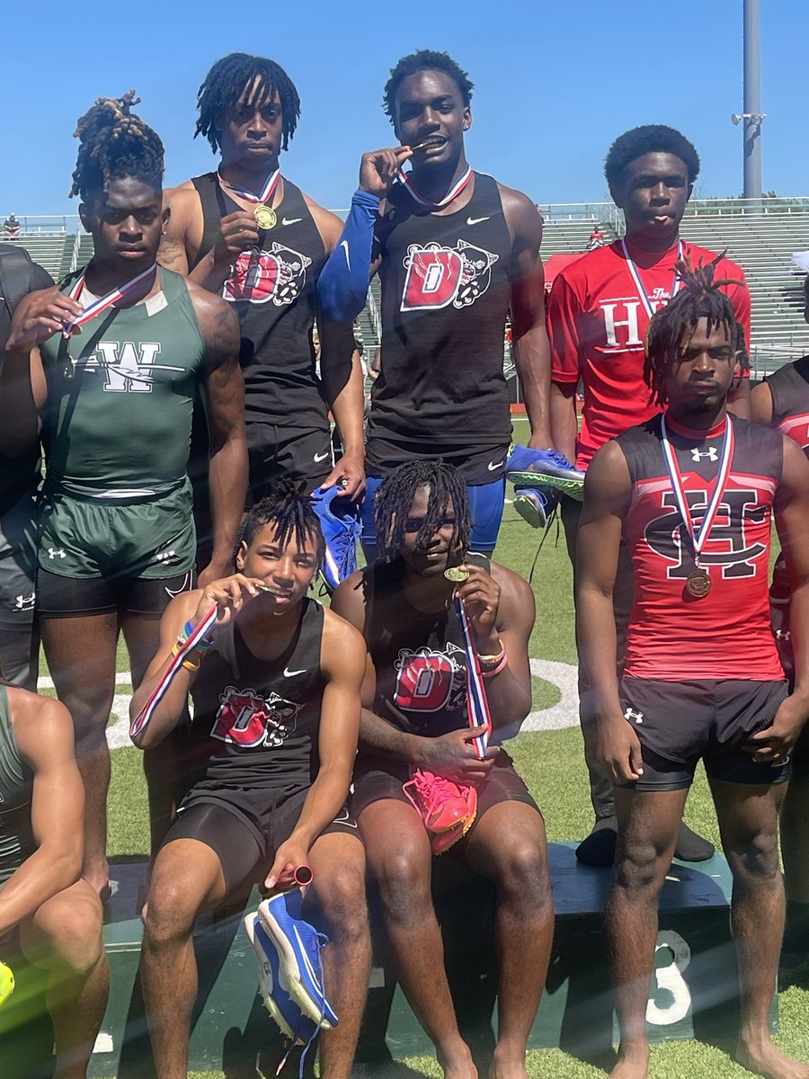 🥇JV Boys 4x100m relay 
⏱️: 41.90 
#DuncanvilleFAST #THISYEAR