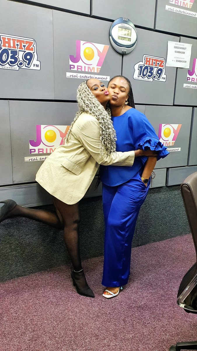 Maddymaznaz's tweet image. Today on @Hitz1039FM with @DoreenAvio 🙌🏾🙌🏾🔥💫❤️❤️  #2tracksoutnow #telemor #singforyoubaba #OOTD #pout #mediatour #maznaz