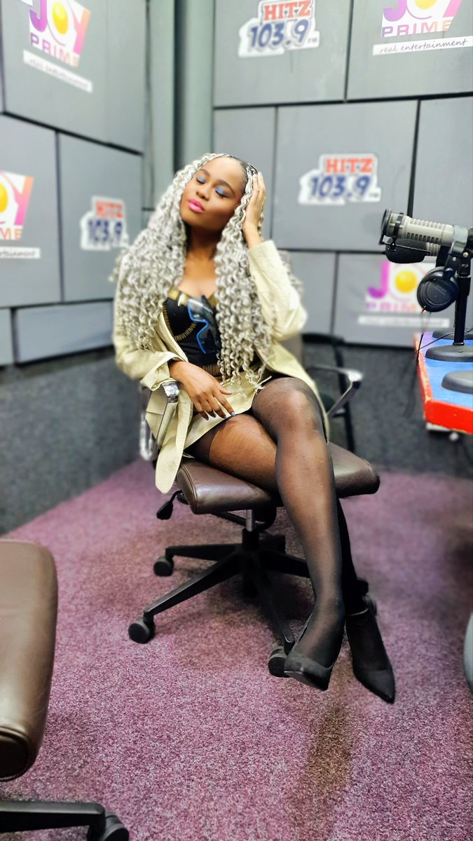 Maddymaznaz's tweet image. Today on @Hitz1039FM with @DoreenAvio 🙌🏾🙌🏾🔥💫❤️❤️  #2tracksoutnow #telemor #singforyoubaba #OOTD #pout #mediatour #maznaz