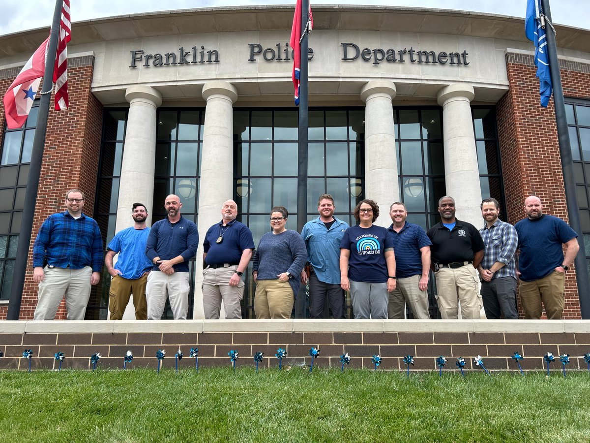 FranklinTNPD's tweet photo. In recognition of #ChildAbusePreventionMonth, FPD's Criminal Investigation Division gathered outside of headquarters decked out in blue. Our detectives work diligently every day to prevent child maltreatment, and support Franklin's families. #CAAPM @davishousecac https://t.co/iypuy59vH9
