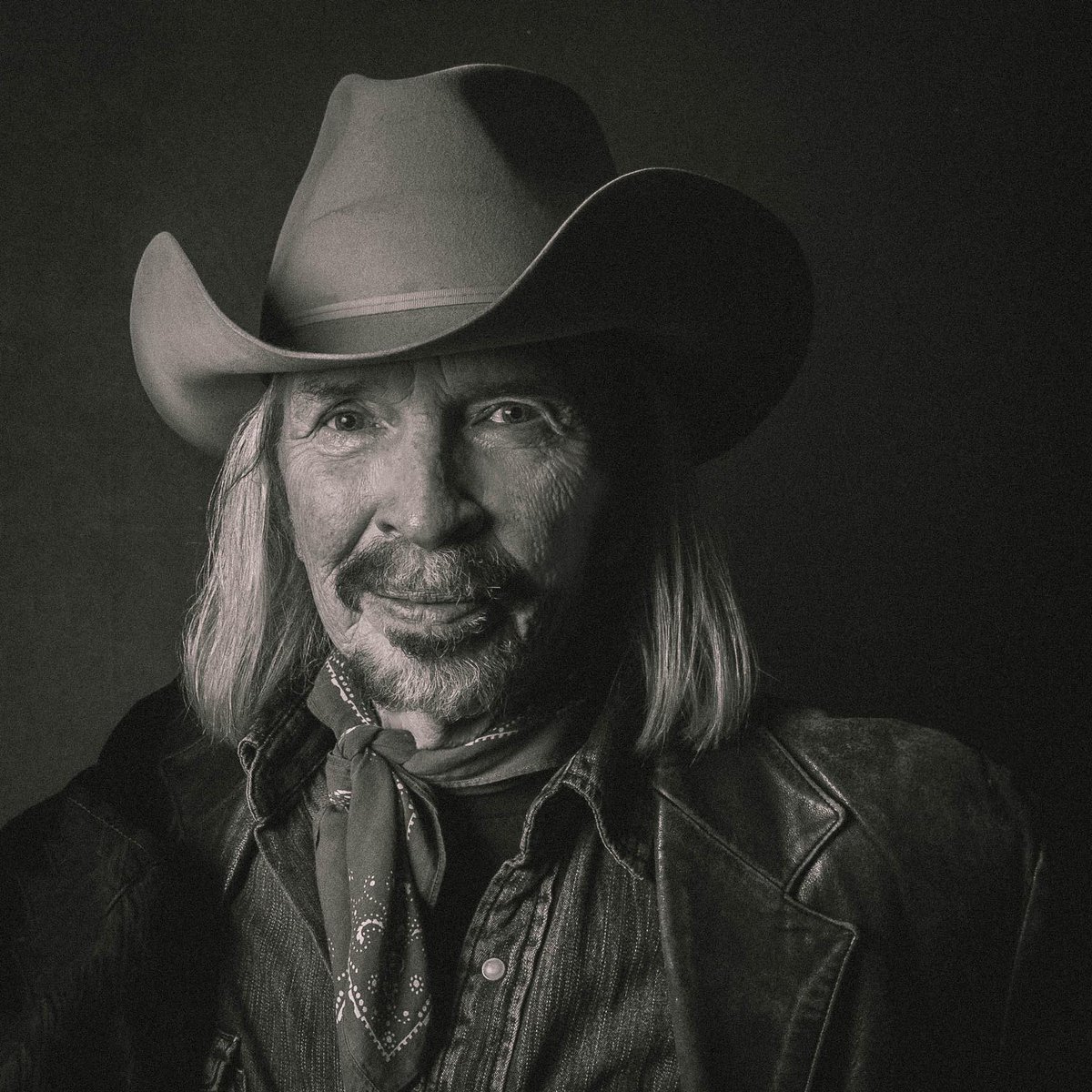 When you've been a Blasters fan as long as I have, seeing Dave Alvin with long hair is fucking weird.