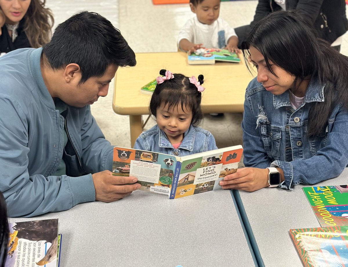 Reading together matters and it’s never too early to start! Families at our ASPIRE Family Literacy Program begin each program day reading and bonding together during ILA (Interactive Literacy Activities) Time for 30 minutes. ¡Leamos! Let’s read! #SocialWork #EarlyChildhood #TxEd