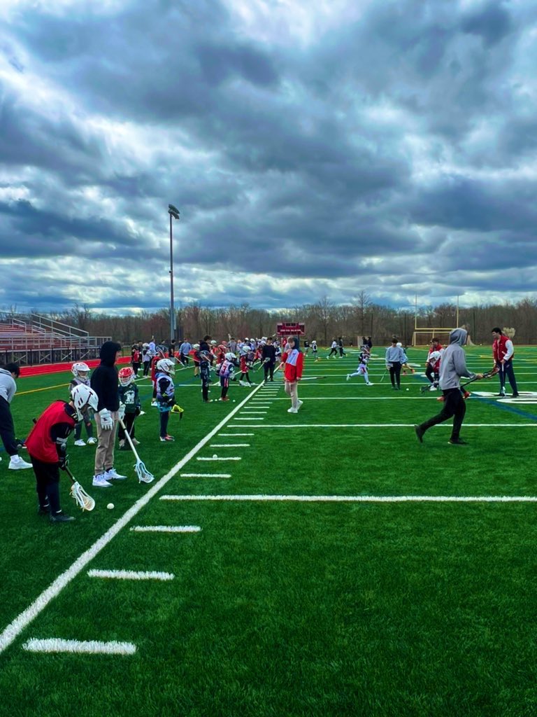 Great job by @BravesHSLax & the Girls HS  🥍 team raising over $1150 unofficially for Juvenile Diabetes Research Foundation by jointly running a youth clinic today! #givingback #buildingaprogram