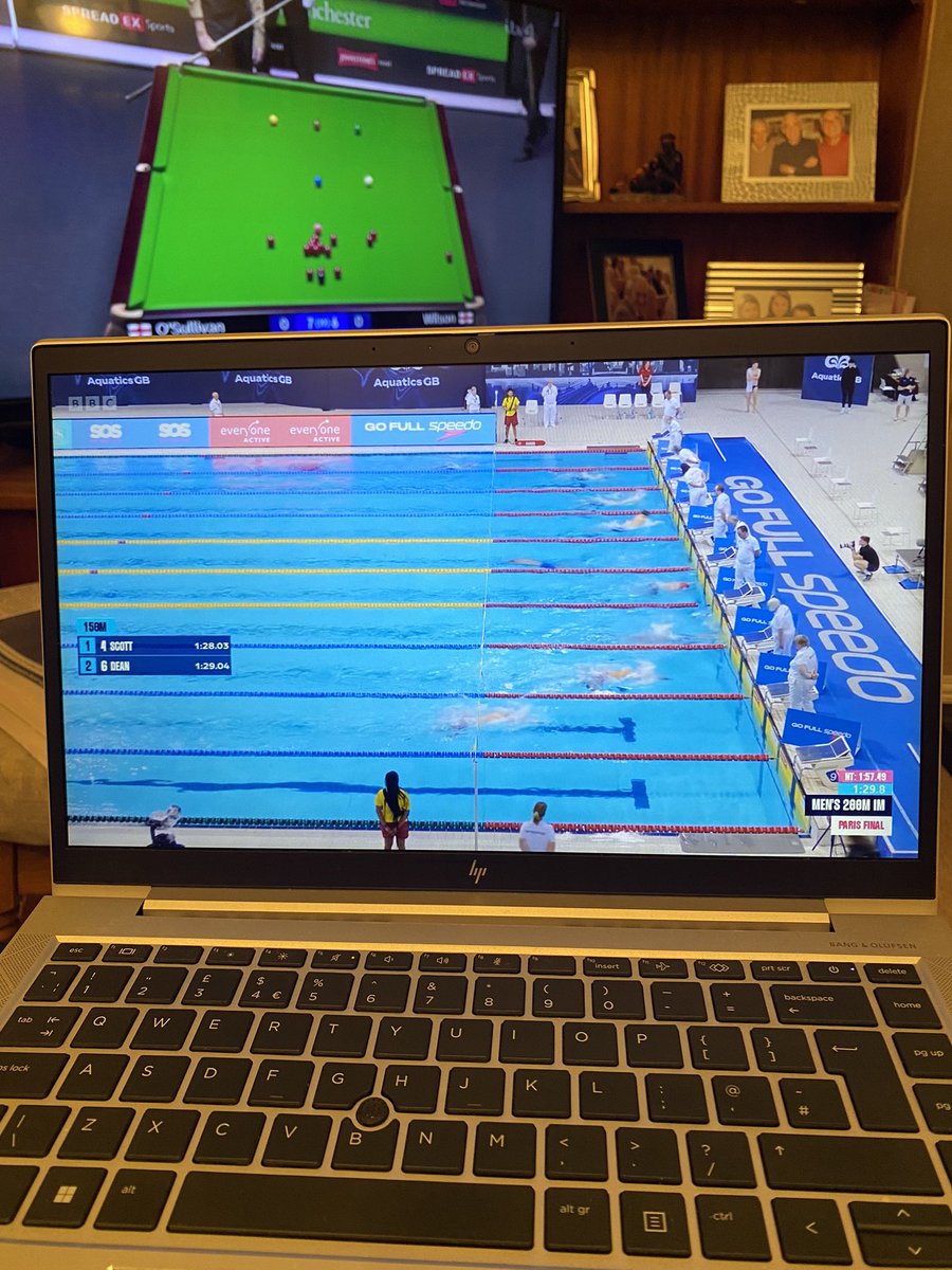 Is it wrong to hijack mum’s Friday night viewing??!! Another fantastic night for @UofSSwim @StirUni swimmers in London 👏💪 Always a delight to watch @Dunks_Scott in action #worldclass @ScottishSwim @Aquatics_GB @bradleyhay82 @Coach_JoshW @SportatStirling