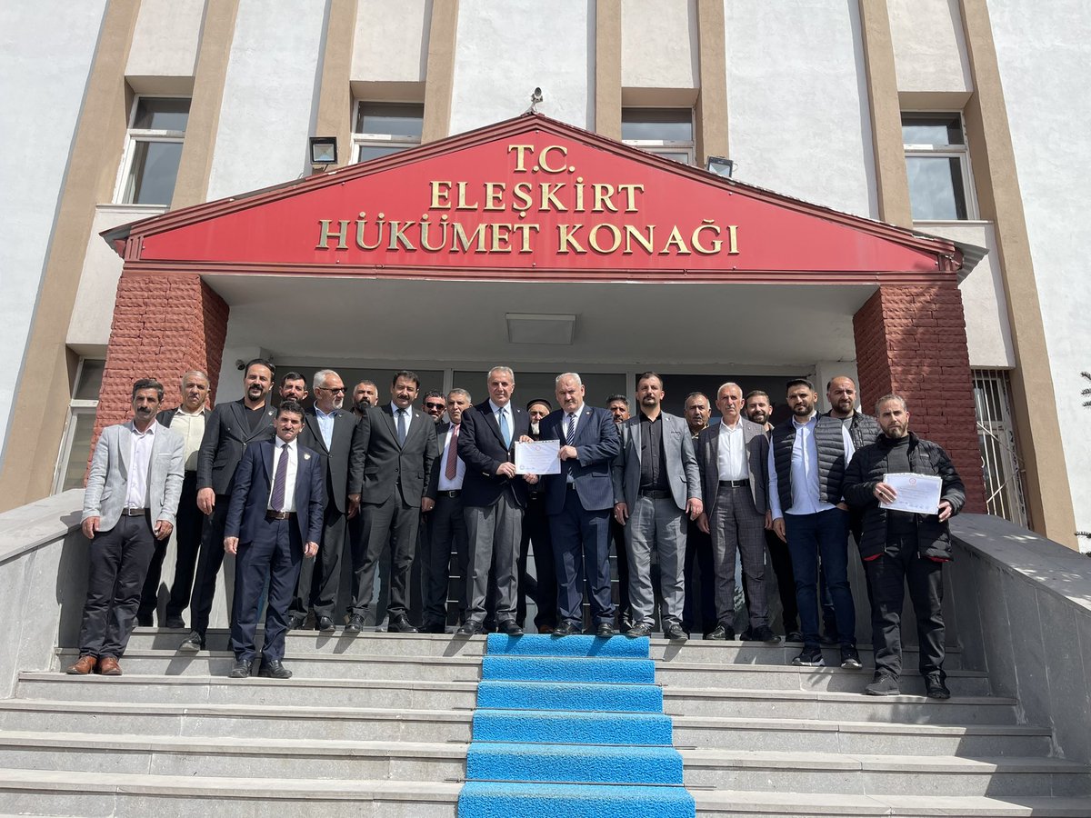 Yeniden Refah Partisi Ağrı İl Başkanlığı olarak bugün Milli görüş belediyeciliğini ve ahlaklı belediyeciliği başlatmak için Ağrı Hamur, Eleşkirt Yüce kapı ve Yayla düzünde Mazbata alımı ve görev devir teslimini gerçekleştirdik.
#Yenidenrefah 
 #YenidenErbakan🇹🇷