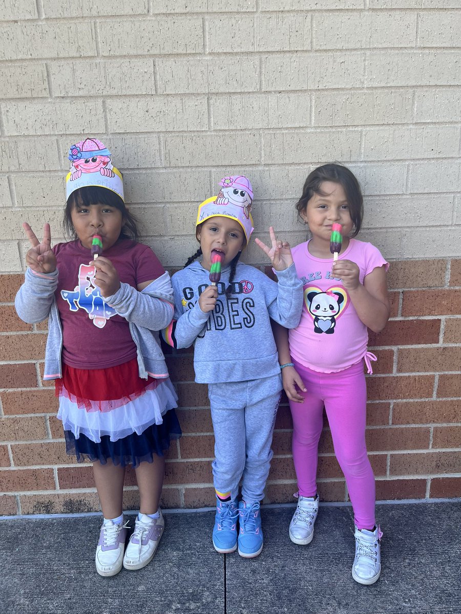 Recibiendo la primavera de la mejor manera 🌷. Picnic con pizzas 🍕 y paletas  <a href="/GTGrizzlyBears/">Guerrero Thompson Elementary</a>