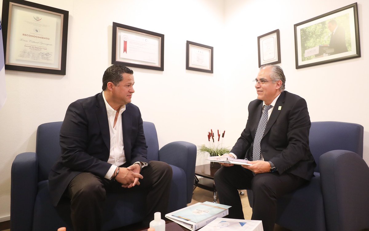 Tuve el gusto de reunirme con el Presidente del @PoderJudicialGT, Héctor Tinajero Muñoz. Conversamos sobre fortalecer la coordinación y apoyo en nuestro trabajo conjunto por el bien de #Guanajuato. 🤝