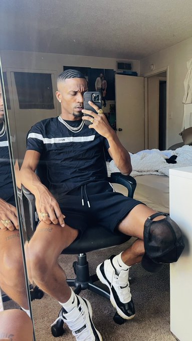 1 pic. Can’t fuck w me on yo birthday ??‍♂️ https://t.co/IvYlQV0ZkD