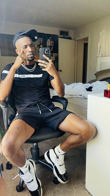 2 pic. Can’t fuck w me on yo birthday ??‍♂️ https://t.co/IvYlQV0ZkD