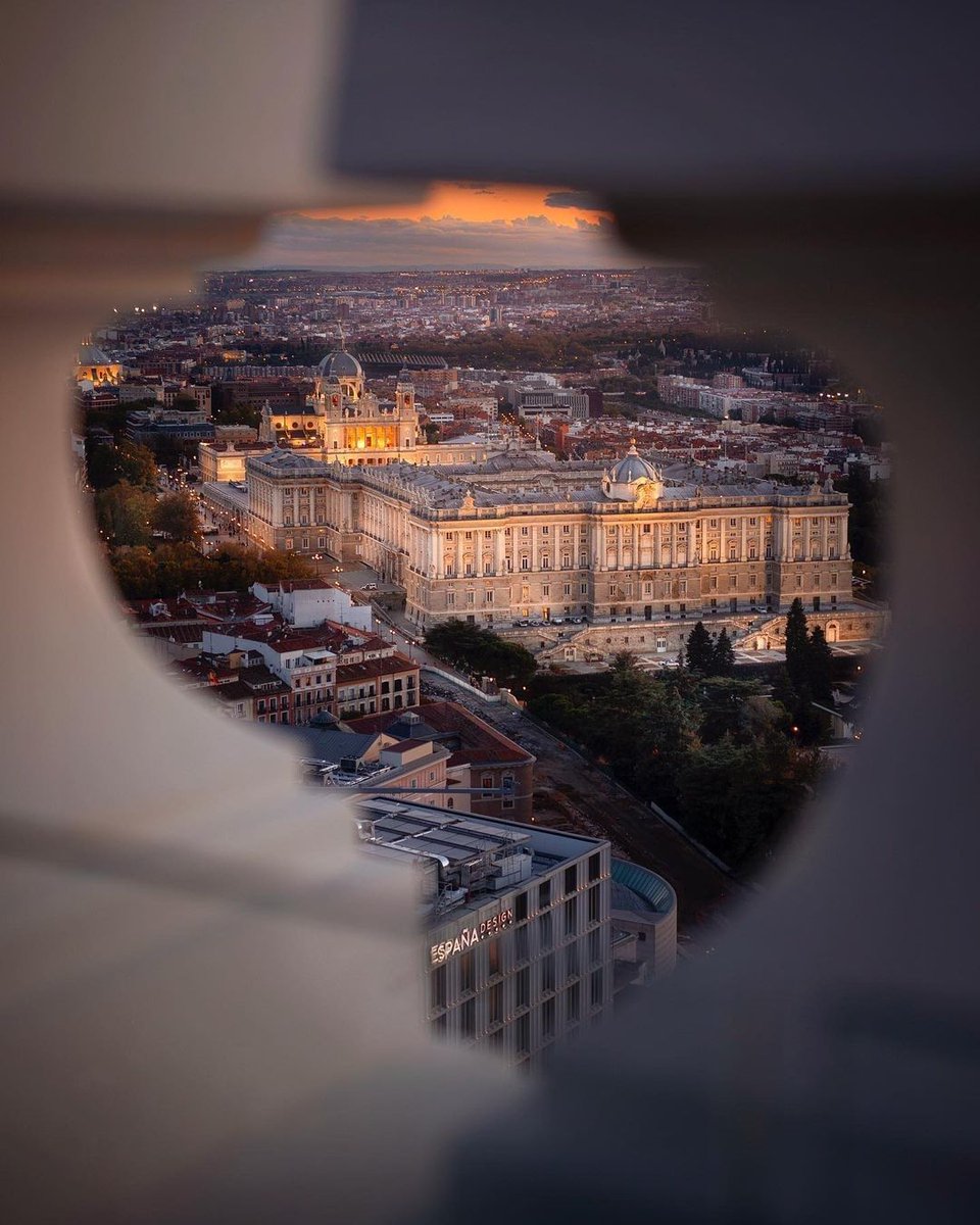 gatopormadrid's tweet image. Desde la azotea del Hotel Riu puedes disfrutar de este encuadre con el Palacio Real y la Catedral de la Almudena.

📷 @Visita_Madrid